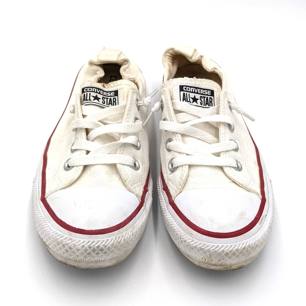 Low-Top white Converse All-stars